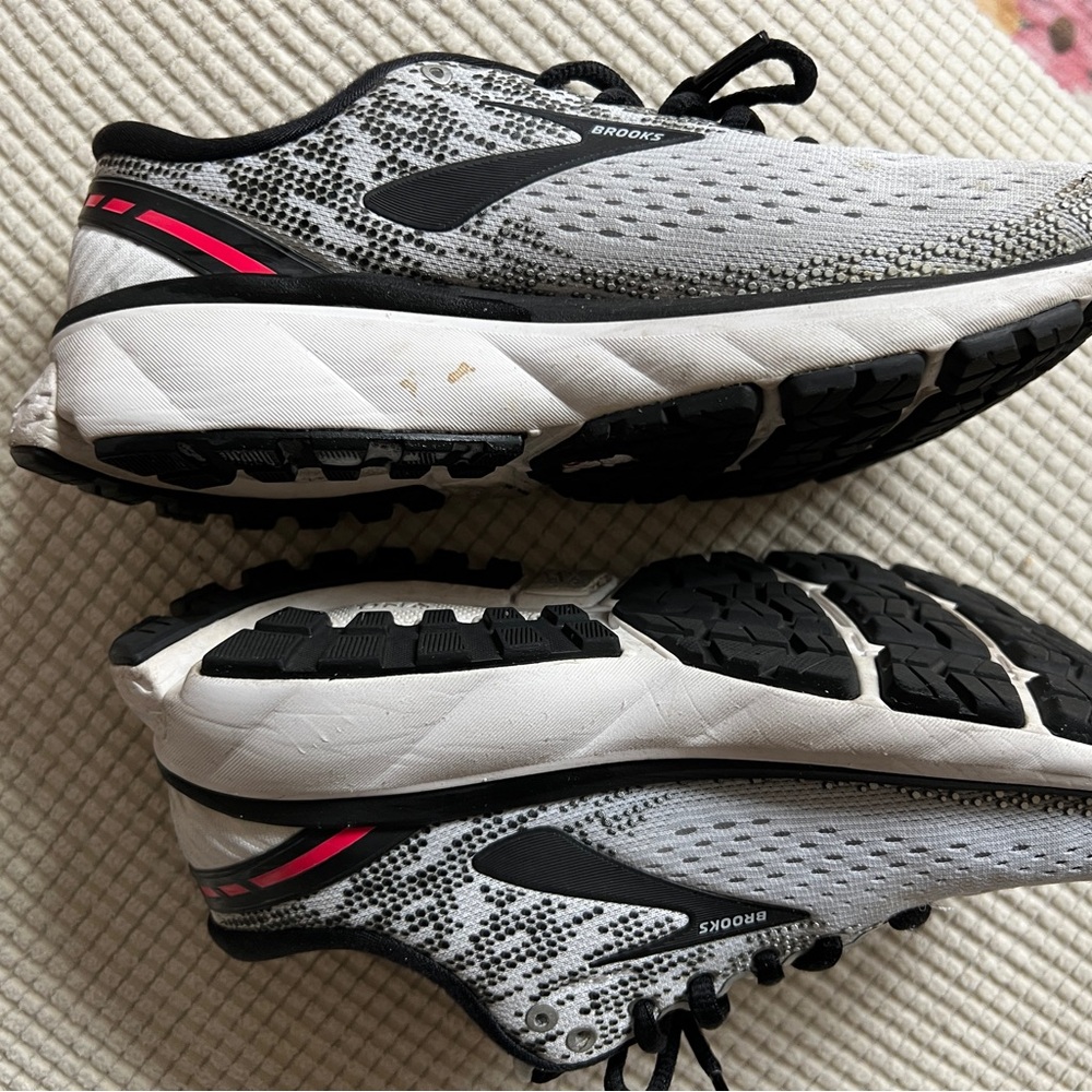 Women’s Brooks Ghost 11 White and Black Running Shoes with hot pink accent - Picture 2 of 8